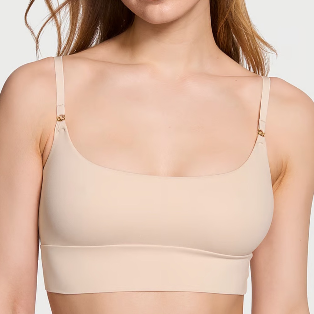 Brand new VICTORIA'S SECRET
Feathersoft Essentials Bralette